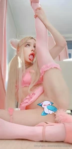 Innocentalicee is wet right now let her play with her tight pussy and part 548