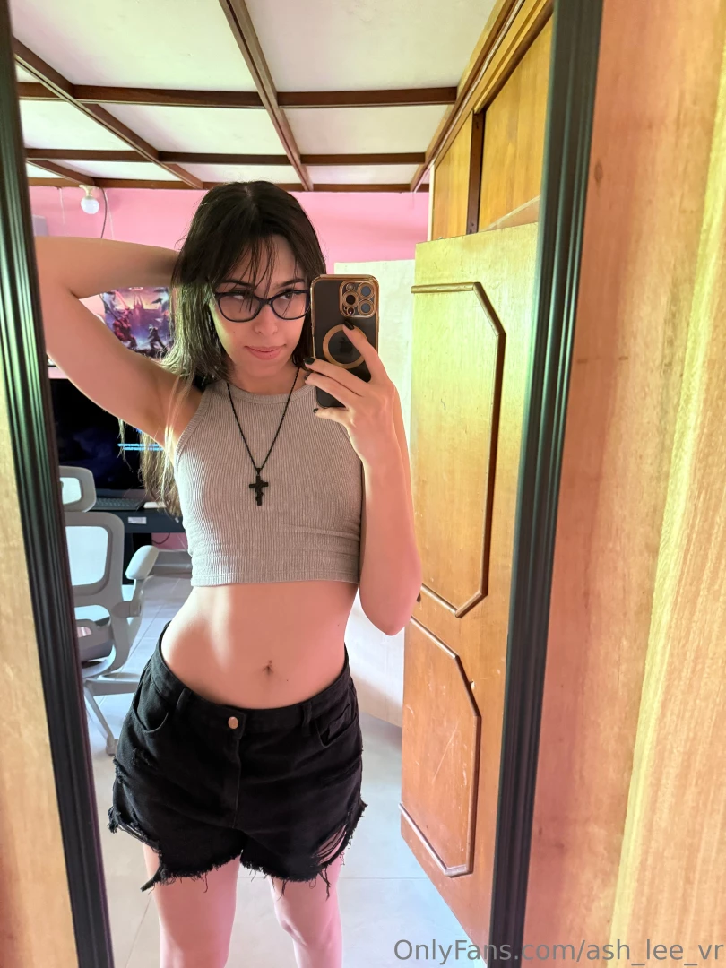 Hehe tell me u love me 