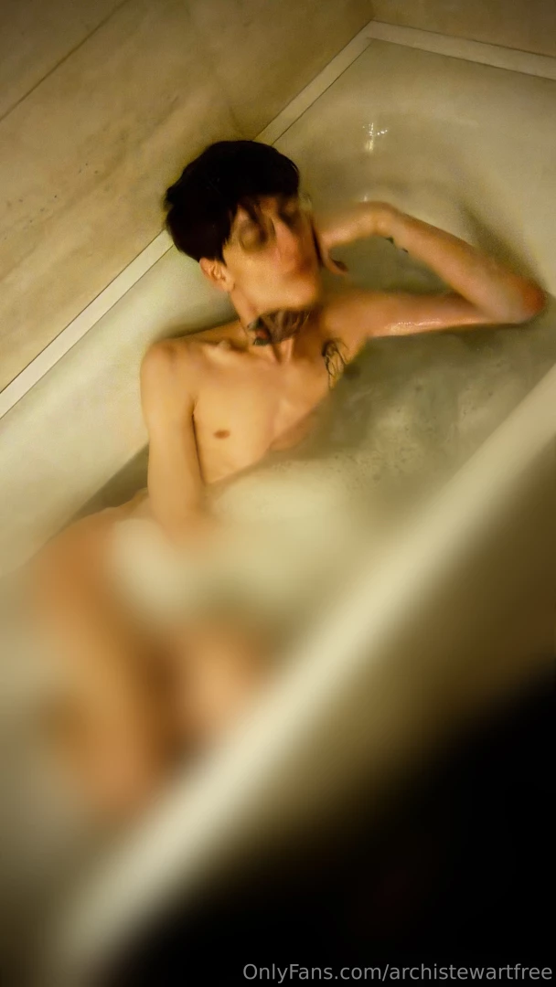 You accidentally ended up in my bathroom how many photos would you 