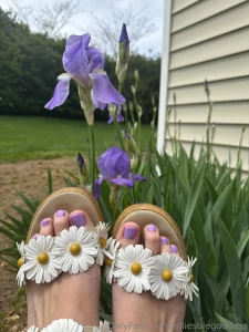 Fresh mani pedi to match the spring blooms part 2