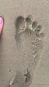 Sandy feet at the beach please excuse my screaming in the video i wasn