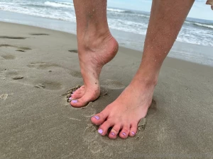 Sandy feet at the beach please excuse my screaming in the video i wasn part 3