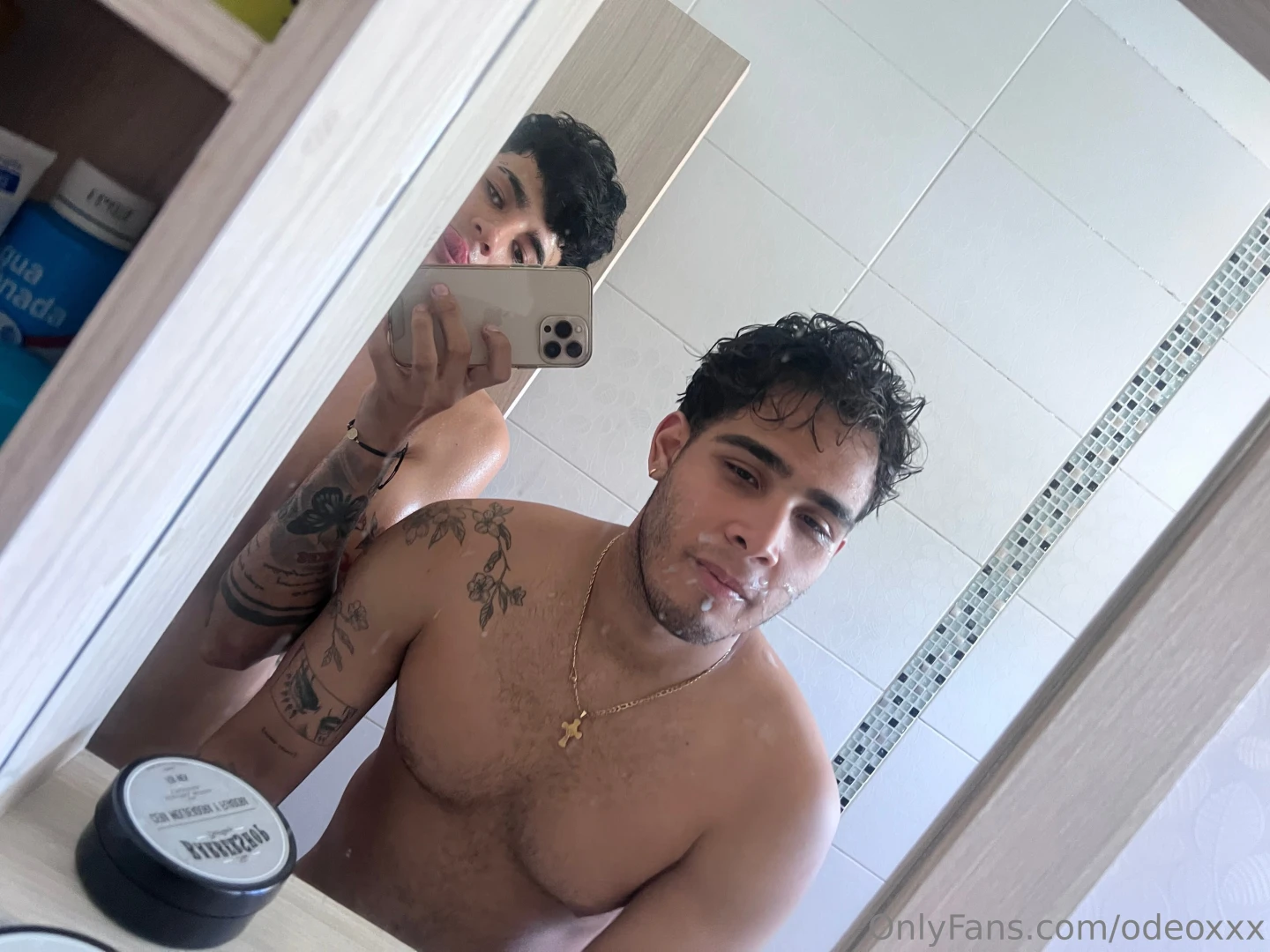 Le dej toda la cara llena de mascarilla jajaj 