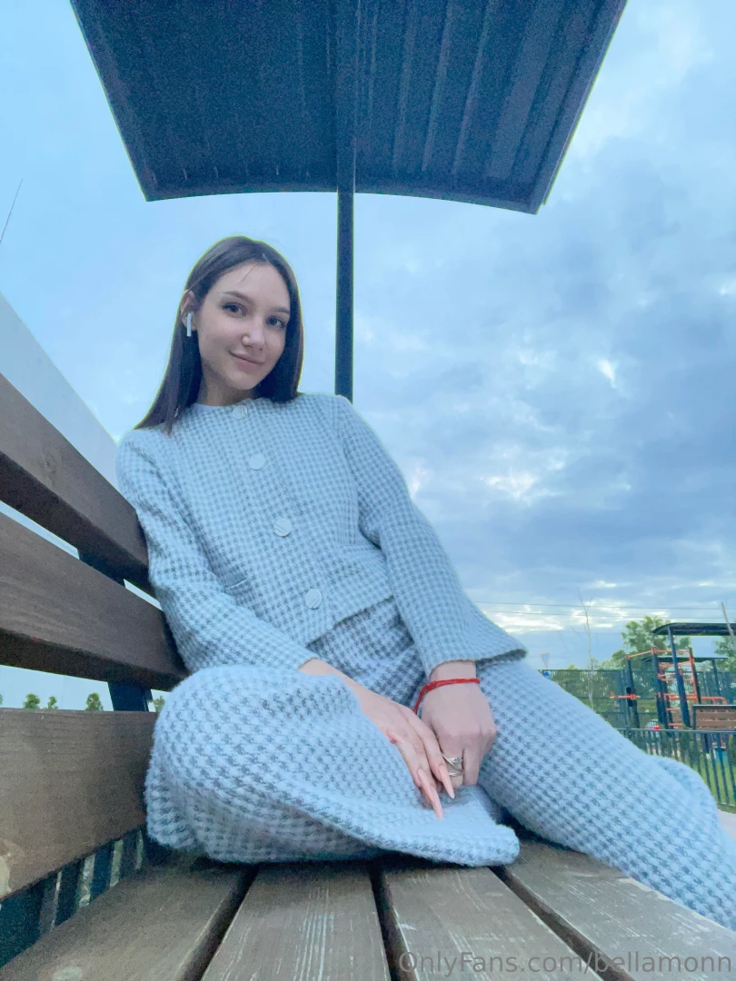 I decided to take a walk in such a cute and comfy outfit 