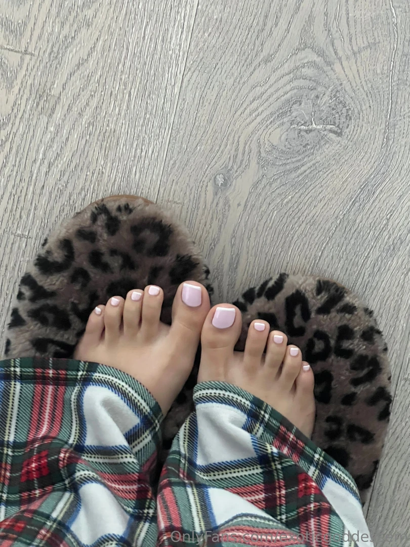 I just love this pedi color combo soo much 