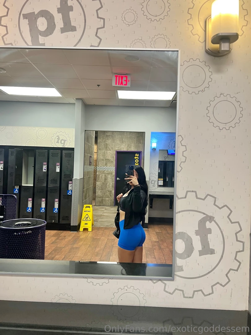 Should i post more booty pump gym pics 