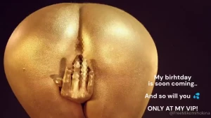 You aren t ready for this 21st august only gold paint on my body it