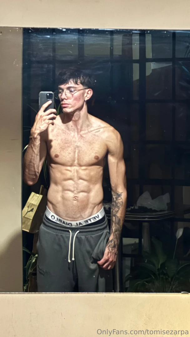 Por las noches me aburro dm si te quieres divertir conmigo i get bored 