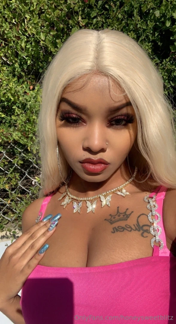 Hotttt but i wouldn t mind taking this off 