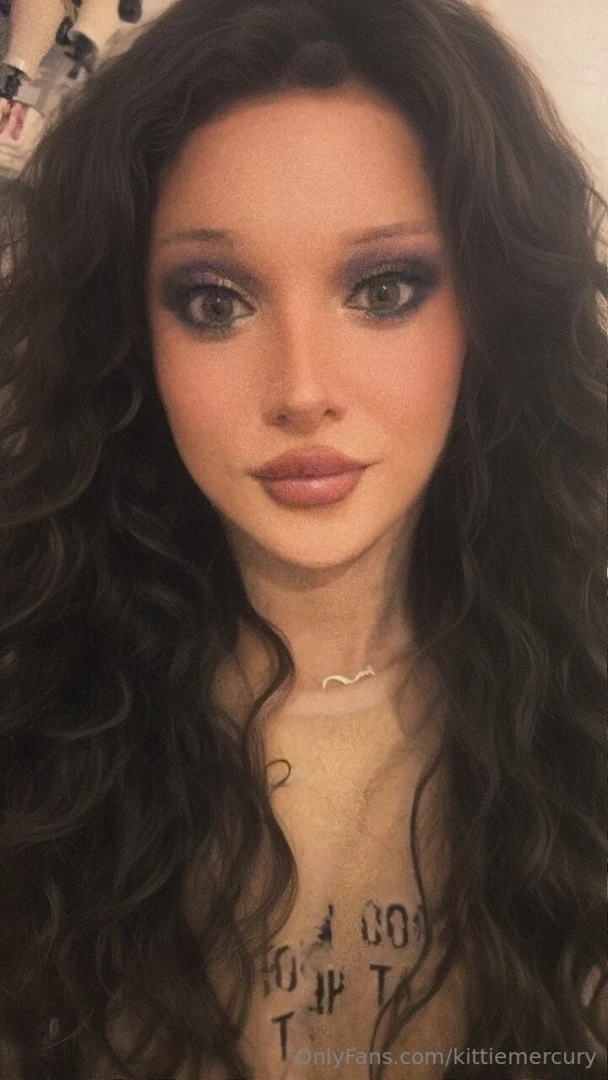 A pretty face or gigantic boobs 