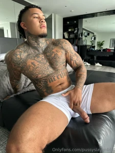 Dick hard as fuck right now