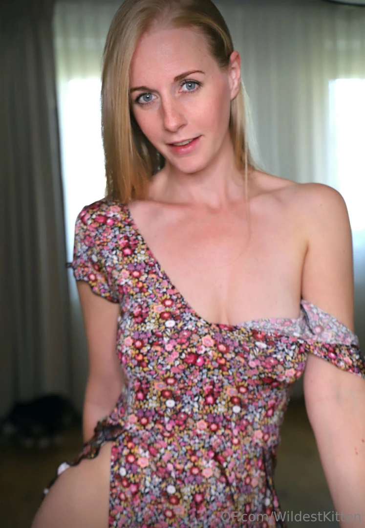 Undress me like your little present 