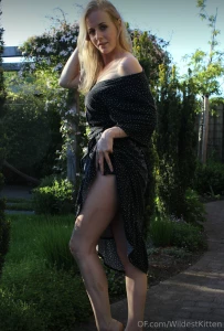 Naked gardening is the best