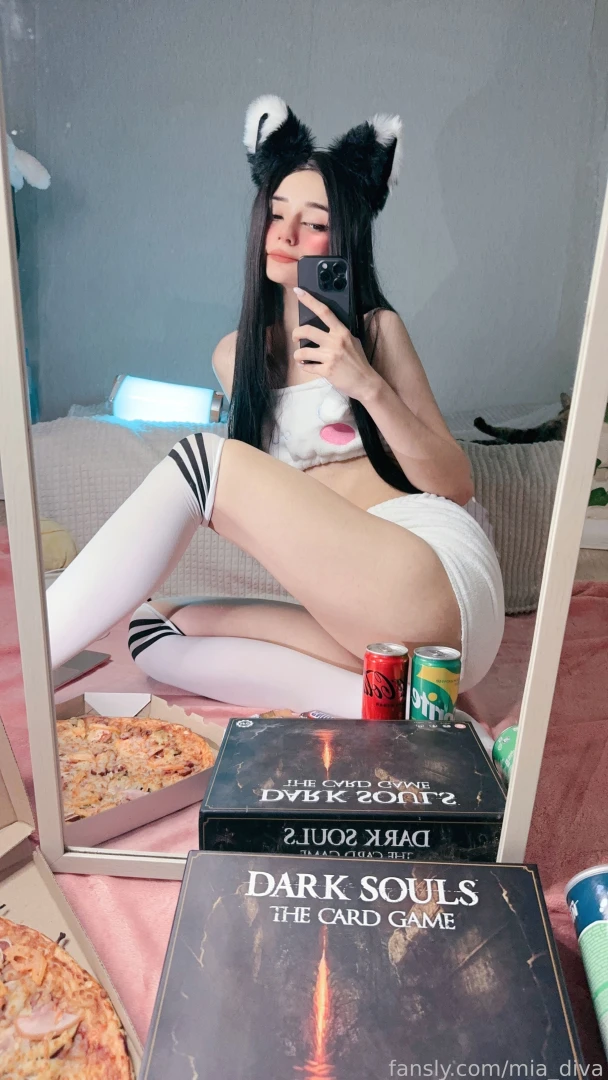 Today my bestie elena came to my house so we are having a pajama party 