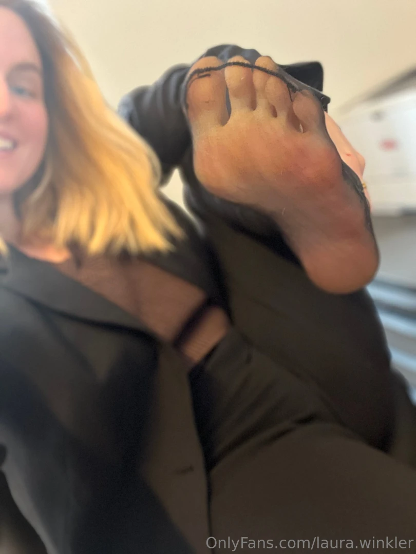 My foot and i wanna say hi 