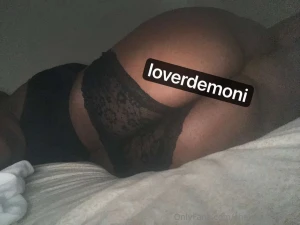 Hello there she selling what is available when you subscribe custom part 1