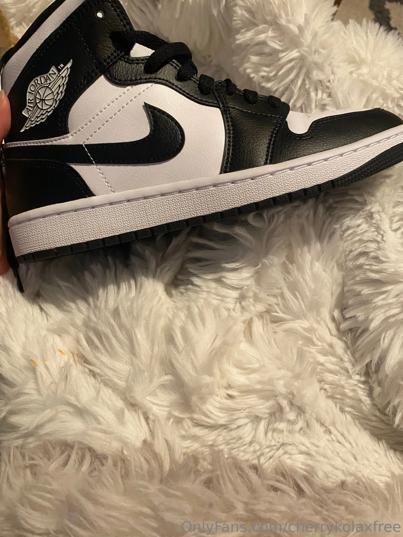 One of my subbies got me shoes from my wishlist 