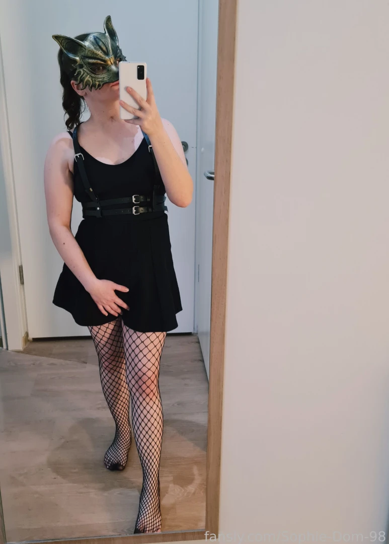 Look like an angel play like the devil femdomme goddess 