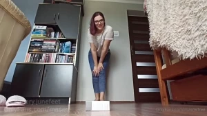 Box crushing in sexy style with feet stretching and teasing video is