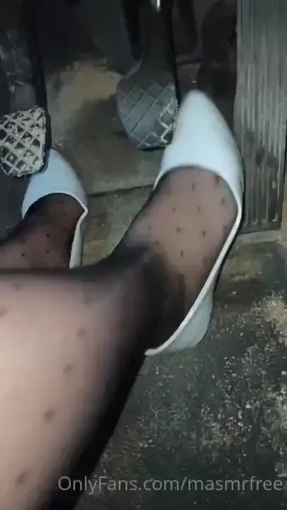 Very short pedal pumping in flats and pantyhose 