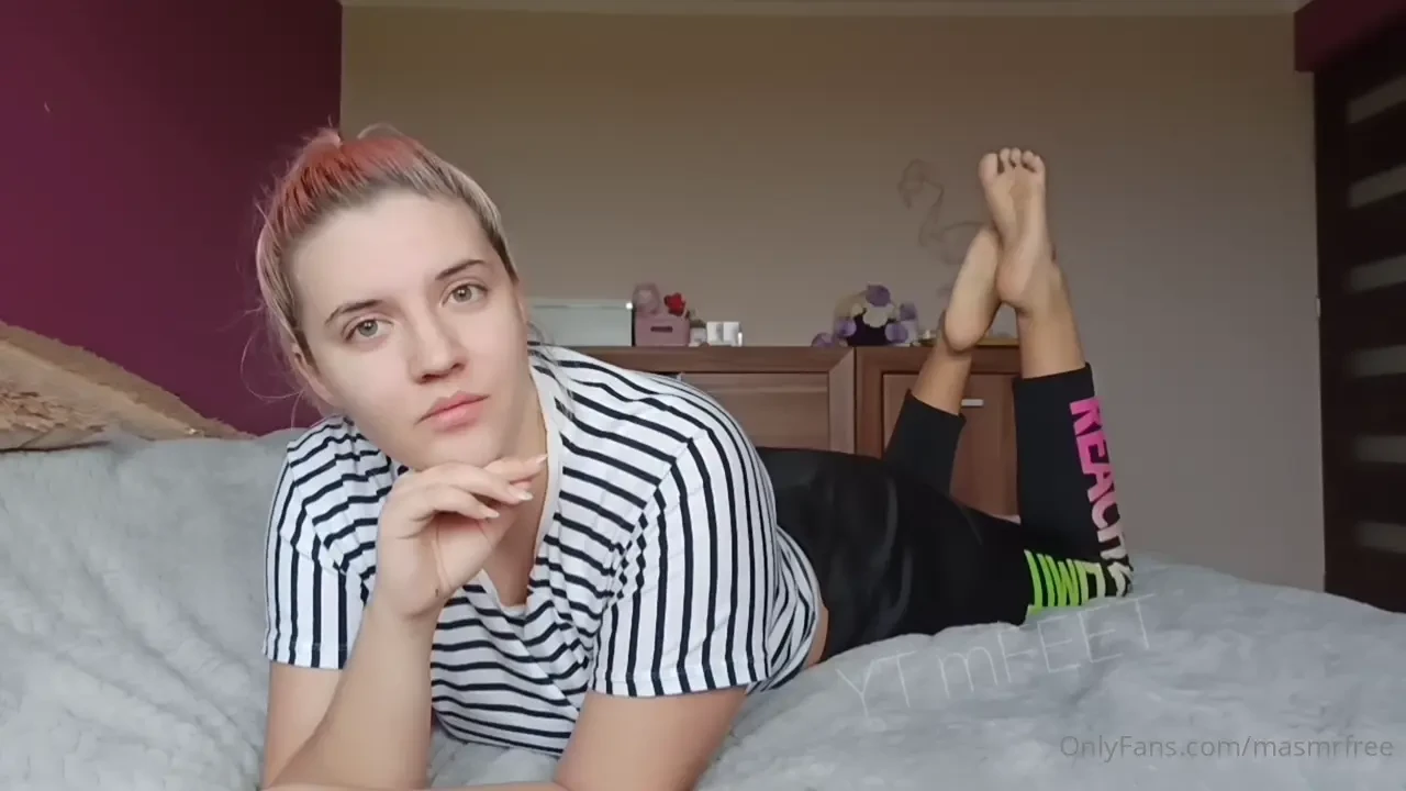 Youtube video number 40 eating in the pose barefeet crunchy crisps 
