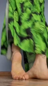 Arched foot or wrinkles