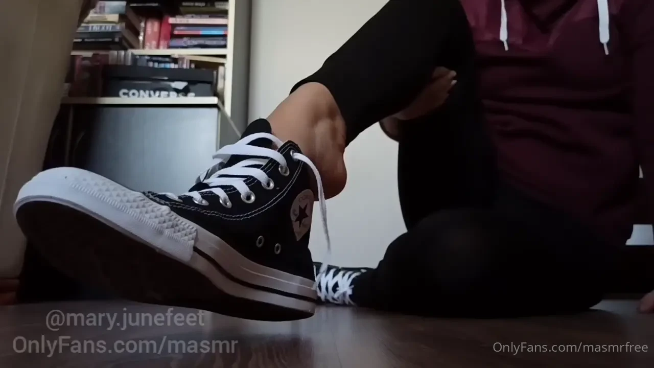2 minutes of slowly taking off my converse sneakers with teasing 