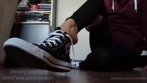 2 minutes of slowly taking off my converse sneakers with teasing