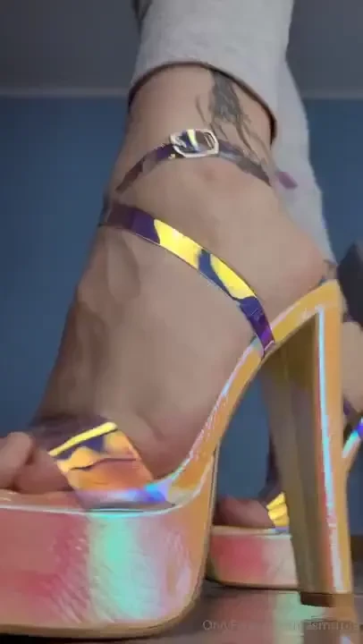 Holo high heels and sweatpants sound on 