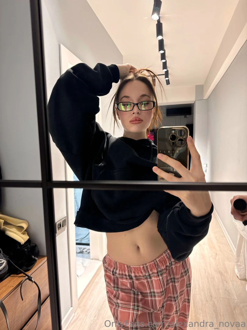 I m ready to live in an apartment with nothing but mirrors 