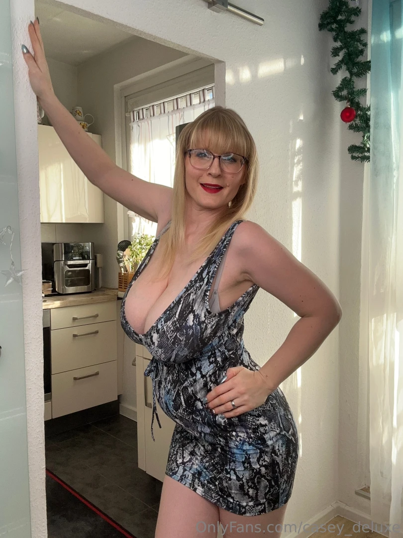 I m waiting for you to come home and maybe f me after message me for a 