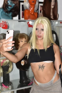 Don t i look amazing blonde feeling like the bratty princess that i am