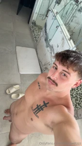 Who want to come suck this cock harddd