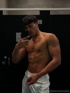 Filthy bicep pump after a workout - make you boys weak