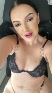 tynnillerobinson1 - Mmm would you like to try this body right on this chair 