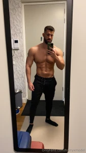 Every time someone sends me a tip i take off a piece of clothing who