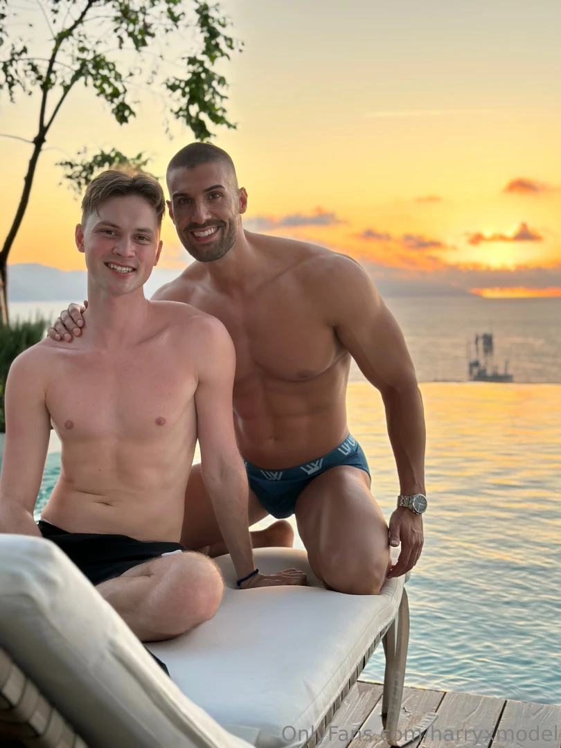 Who loves the sunset 