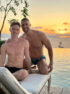 Who loves the sunset