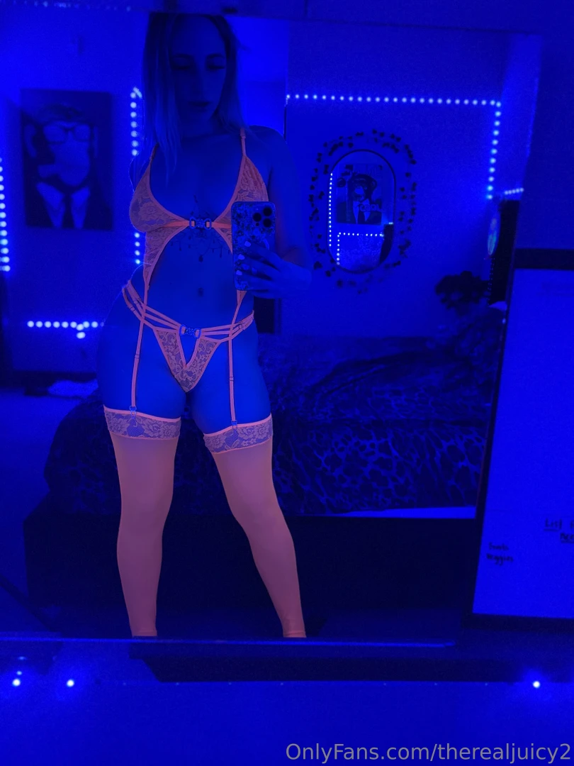 I feel so sexy in this babe watch me take it off in your messages 