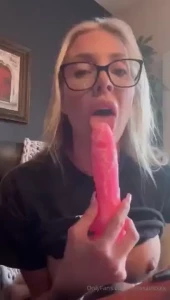 Someone here wanted to buy my dildo so i gave him some extra service i