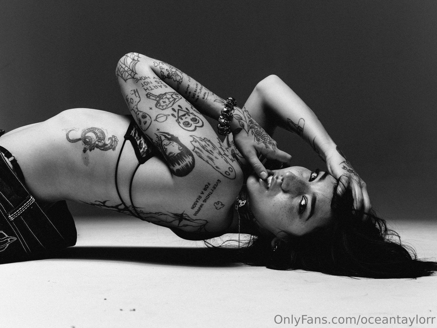 Message me what you d do to make my back arch like this 