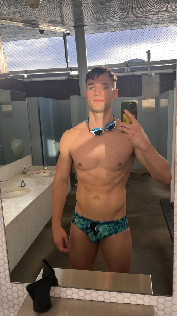 Btw if you wanna keep up with my slightly less pornographic day-to-day 