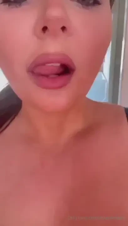 Https onlyfans com freetittygoddess c175 she s doing a free live show 