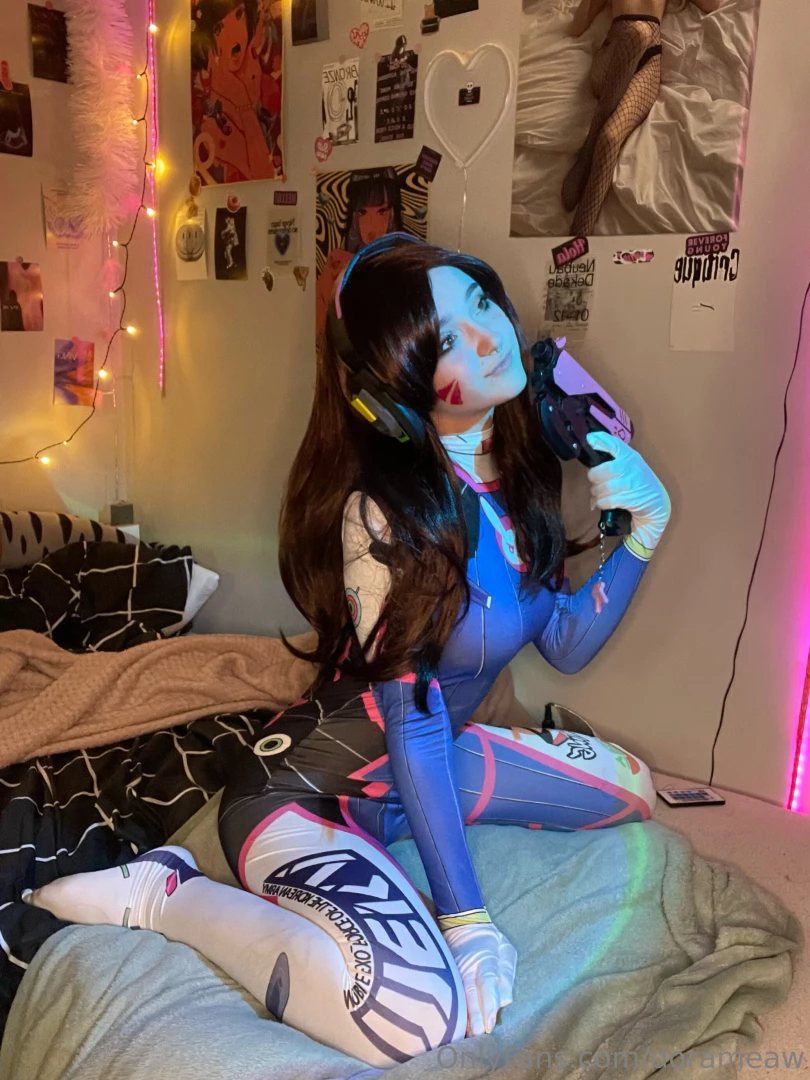 Hello my dear today i put on an overwatch cosplay especially for you part 3 