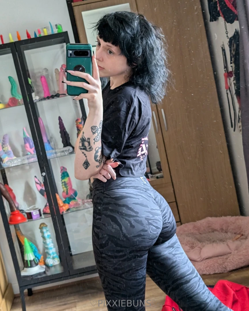 Swipe 2 see my booty grow over the past few months part 1 