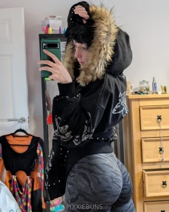 Swipe 2 see my booty grow over the past few months