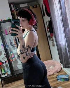 Swipe 2 see my booty grow over the past few months part 2