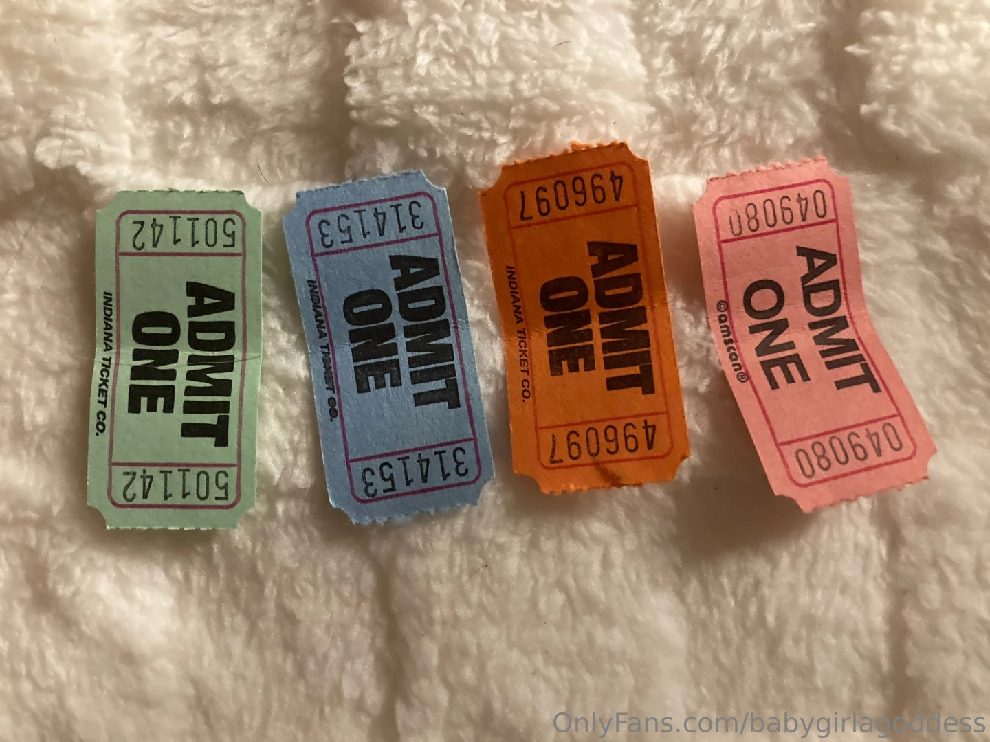 Christmas eve raffle pulllll if you have one of these winning tickets 