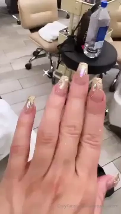 Fresh nails and toes for the awards show sunday night 