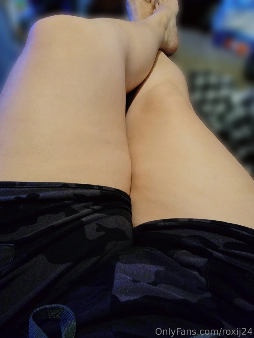 Got them thick thighs and pretty eyes 